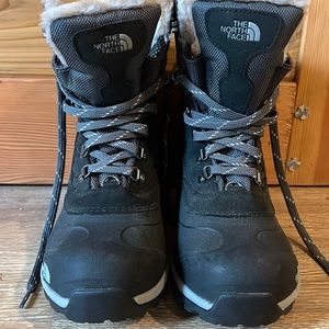 The north face snow boots like new